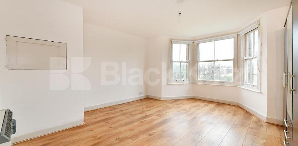 			NEW INSTRUCTION!, Studio Apartment, 1 bath, 0 reception Studio			 Tottenham Lane, CROUCH END